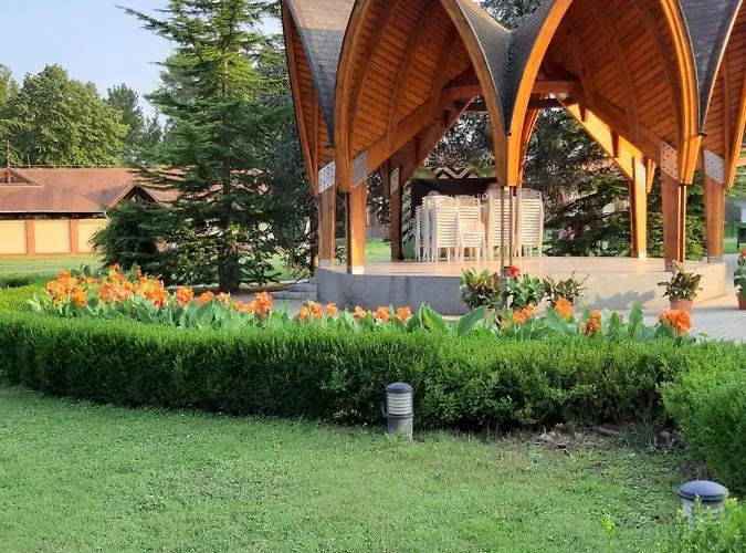 מלון דירות Melody 4*